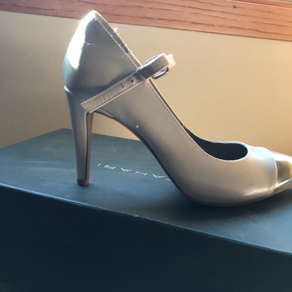Tahari Blush colored heels - Picture 8 of 8